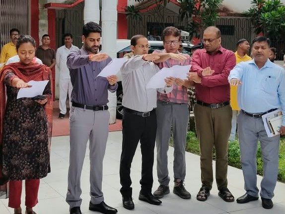 स्वच्छता ही सेवा अभियान की किशनगंज में शुरुआत:किशनगंज में खुद पौधे रोपें और 100 घंटे श्रमदान की डीएम ने दिलाई शपथ
