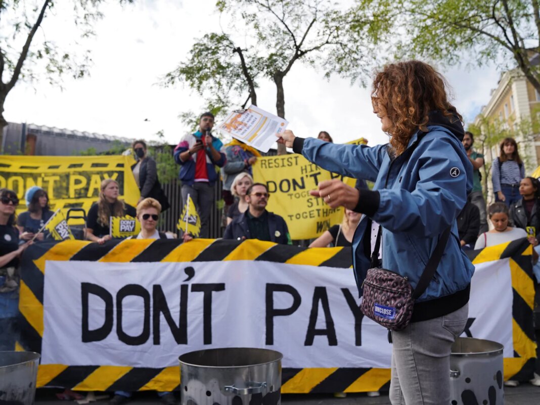 2022 10 01T131538Z 2051038290 RC2CSW9EYL6I RTRMADP 3 BRITAIN ENERGY PROTEST 1788209096.jpg