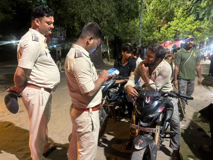 मोकामा में पुलिस ने पुलिस ने चलाया वाहन जांच अभियान:संदिग्धों पर कसी नकेल, नियम का उल्लंघन करने वालों पर कार्रवाई