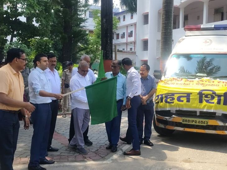400 परिवारों को मिलेगा सूखा राशन-हाइजीन किट:DM रिची पांडेय ने राहत वाहन को दिखाई हरी झंडी, बाढ़ पीड़ितों के लिए रेड क्रॉस की पहल