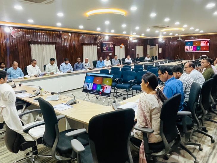 Kaimur DM Review Meeting | Model School Renovation & Smart Class Plan