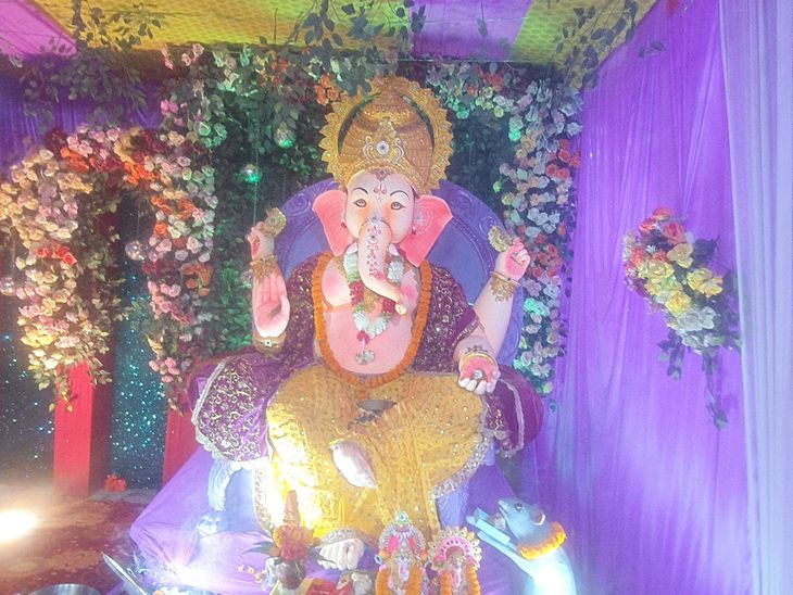 रामगढ़ में गणपति महोत्सव शुरू, 11 जगहों पर सजे पंडाल:शहर में भव्य और आकर्षक पंडालों में विराजे भगवान गणेश