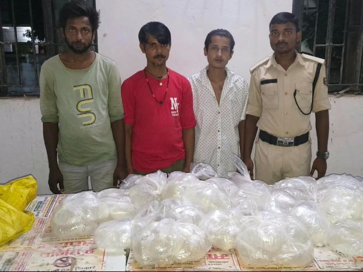 मधुबनी में 68 जगहों पर छापेमारी, 5 शराब तस्कर गिरफ्तार:357 लीटर देसी शराब और 5 वाहन जब्त, ड्रोन की मदद से 480 किलो जावा नष्ट