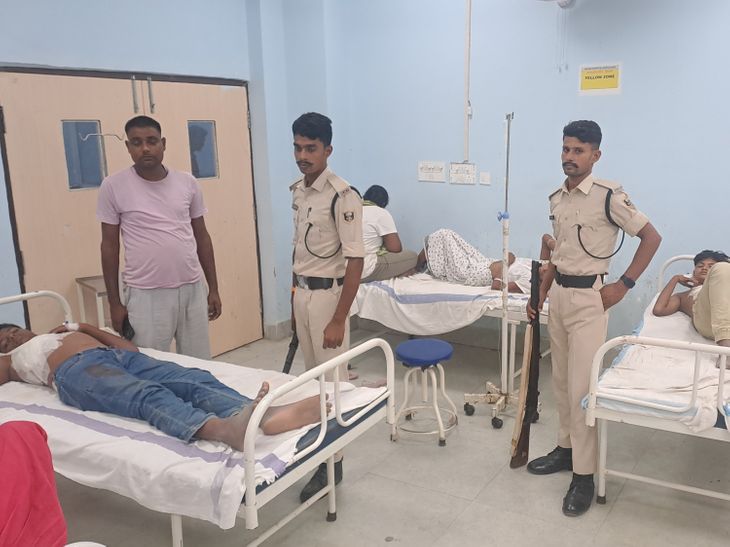 धारदार हथियार से हमले में 5 लोग घायल:गोपालगंज में नशीले इंजेक्शन और विवाद को लेकर झड़प, एक गोरखपुर रेफर
