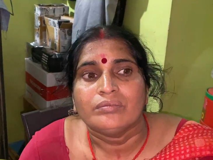 गिरिडीह में पुलिसकर्मी बनकर आए ठगों ने महिला को ठगा:चार आरोपियों ने सिहोडीह में लूट का डर दिखाकर महिला से जेवर ठगे और हुए फरार