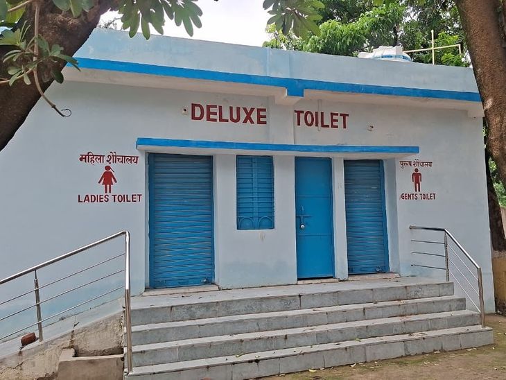 गांधी मैदान में डीलक्स शौचालय बनकर तैयार:आम लोगों के लिए चालू नहीं, आने-जाने वाले महिलाओं-बुजुर्गों को होती है अधिक परेशानी
