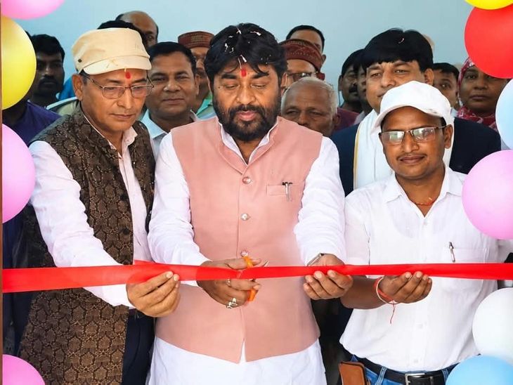 छात्राओं की सुविधा के लिए गर्ल्स कॉमन रूम शुरू:नवादा में एमएलसी ने शिक्षकों को सम्मानित किया, छात्राओं की सुविधा बढ़ाने पर जोर