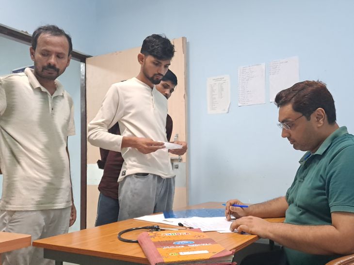 सदर अस्पताल में वायरल फीवर के मरीज बढ़े:मौसम बदलने और उमस से संख्या 300 पार, बच्चों-बुजुर्गों पर ज्यादा असर