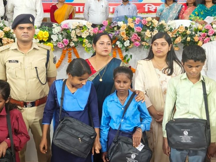 शिवहर में 50 दिव्यांगों को मिली बैट्री वाली ट्राइसाइकिल:बुजुर्गों को मुफ्त चश्मे, जरूरतमंदों को योजनाओं का मिला सीधा लाभ