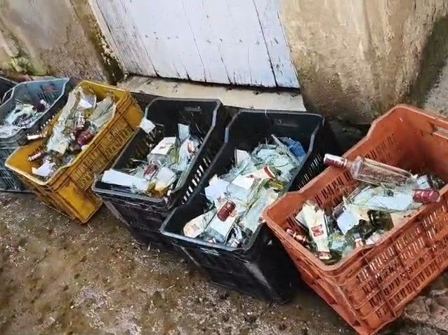 मोहनियां थाने में 363 लीटर जब्त विदेशी शराब नष्ट:डीएम और एसपी के निर्देश पर मजिस्ट्रेट की मौजूदगी में पुलिस ने की कार्रवाई