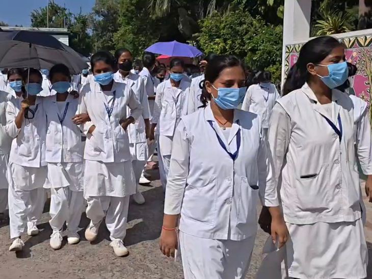 एएनएम छात्रावास में 8 महीने से पानी की किल्लत:6 दिन से बूंद-बूंद को तरसीं छात्राएं, डीएम ने 24 घंटे में पानी का भरोसा दिया