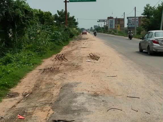 NH-27 पर अवैध पार्किंग के खिलाफ कार्रवाई:15 से ज्यादा बालू लदे ट्रकों पर जुर्माना, ट्रक एसोसिएशन के साथ बैठक