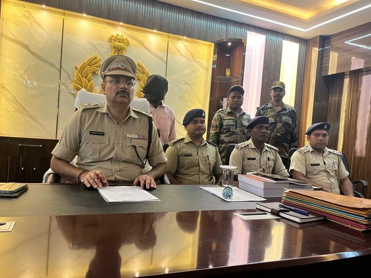 पाकुड़ में ग्राम प्रधान हत्याकांड का खुलासा:आरोपी 8 घंटे में गिरफ्तार, जादू-टोना के शक में कुल्हाड़ी से गर्दन पर वार कर की थी हत्या