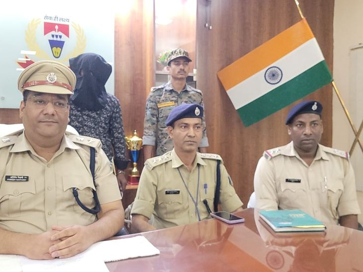 पांच लाख के ब्राउन शुगर के साथ तस्कर गिरफ्तार:चतरा में गिद्धौर के पास से पकड़ा गया आरोपी, आईफोन चैट से खुलेंगे कई राज