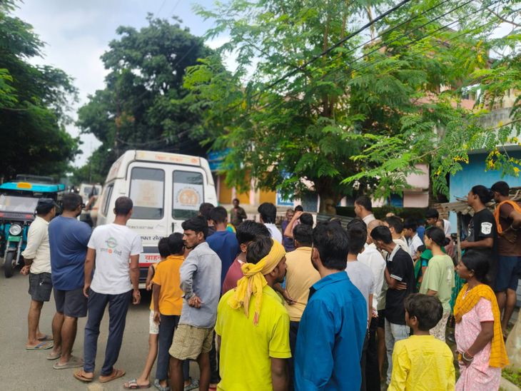 बांका में युवती ने फांसी लगाई:घर की छत पर दुपट्टे से लटका मिला बॉडी