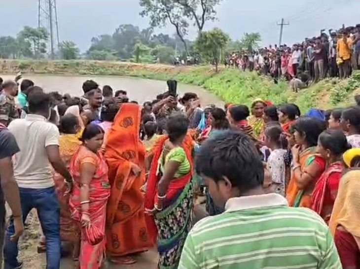 धनबाद में तालाब में डूबी बच्ची की लाश मिली:20 घंटे बाद रेस्क्यू टीम ने शव निकाला बाहर, नहाते समय हुई थी घटना