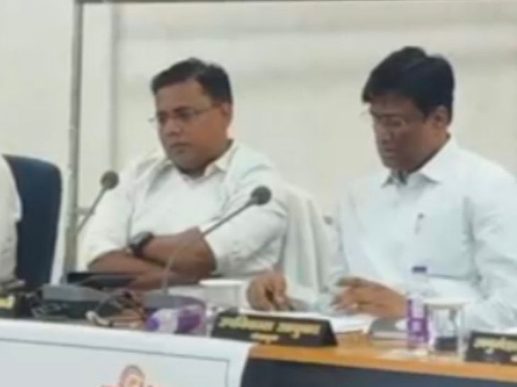 'जनसमाधान पोर्टल के लंबित आवेदन जल्द निपटाएं':डीएम बोले-बड़े बकायेदारों पर कार्रवाई, महादलित टोलों को योजनाओं से जोड़ें