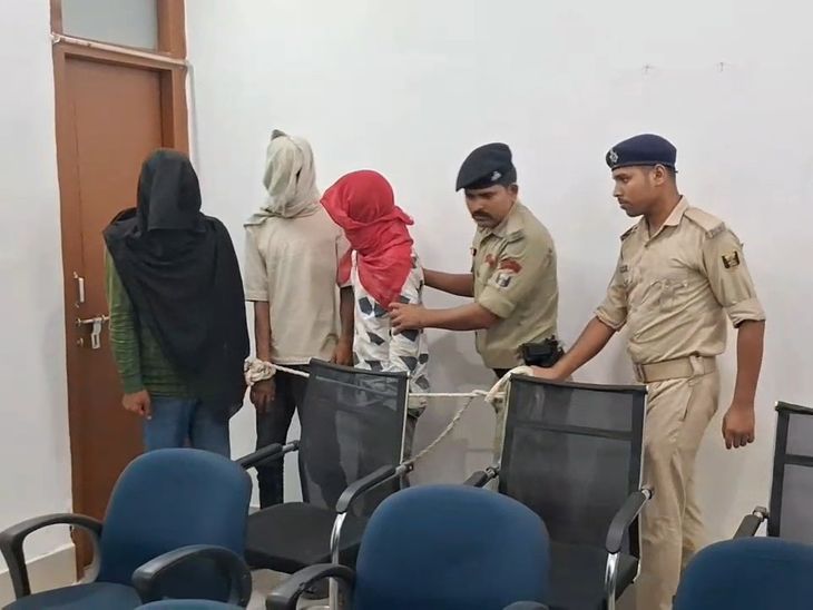 कैमूर में स्नैचिंग के 2 मामलों का खुलासा, 3 आरोपी:पुलिस ने छीनी गई बाइक और मोबाइल बरामद किए, आरोपियों को जेल भेजा