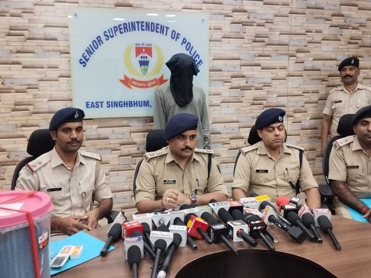 जमशेदपुर में 17 किलो गांजा के साथ तस्कर गिरफ्तार:8 लाख रुपए की खेप बरामद, बिहार के भोजपुर का रहने वाला है आरोपी