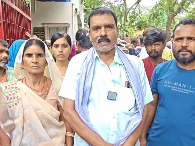 सीतामढ़ी पुलिस पर हमला-पथराव मामले में 100 अज्ञात पर FIR:जिप प्रतिनिधि की हत्या के बाद हुआ था बवाल, 4 पुलिसकर्मी घायल, गाड़ियों में तोड़फोड़
