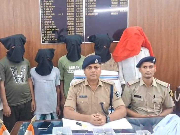 आधार क्लोनिंग से ठगी करने वाले 6 साइबर अपराधी गिरफ्तार:इंटर स्टेट गैंग के मेंबर पकड़े गए, बैंक अकाउंट में करते थे सेंधमारी