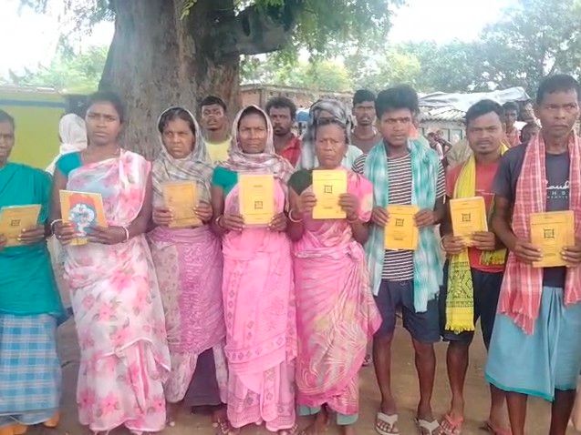 कुसुमघाटी में आदिम जनजाति को 3 महीने से राशन नहीं:ग्रामीणों में आक्रोश, लोगों ने प्रखंड मुख्यालय घेराव की दी चेतावनी