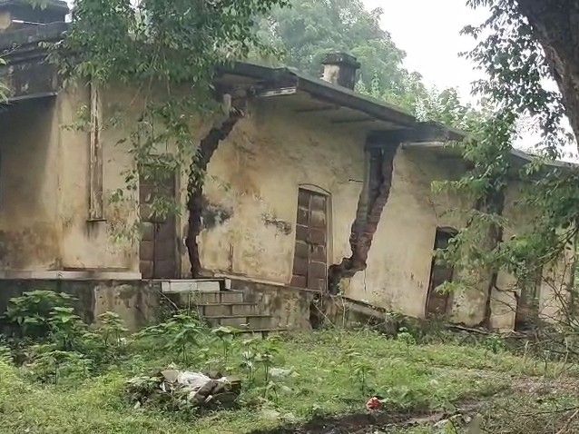 गिरिडीह के बनियाडीह में फिर धंसी जमीन:रसोई घर और जनरेटर रूम क्षतिग्रस्त, लोग घर छोड़कर सुरक्षित जगह जा रहे