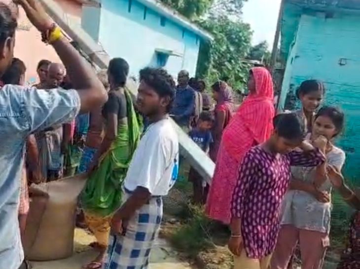 बांका में दो नाबालिग सहेलियों ने आपस में की शादी:एक छोटे बाल रखती-पैंट-शर्ट पहनती; थाने पहुंचकर पुलिस से बोली- हम साथ रहना चाहते