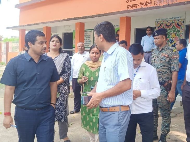 उच्च विद्यालय निर्मली के भूमि विवाद की होगी जांच:सुपौल DM ने निरीक्षण कर शिक्षकों का लेसन प्लान देखा, सीओ को जल्द रिपोर्ट देने का निर्देश