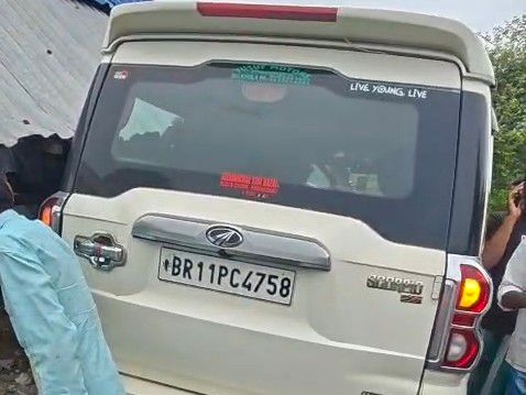 तेज रफ्तार स्कॉर्पियो ने बच्ची को रौंदा, हालत गंभीर:कटिहार में फर्स्ट एड के बाद रेफर, डायवर्सन से टकराने के बाद हुआ हादसा