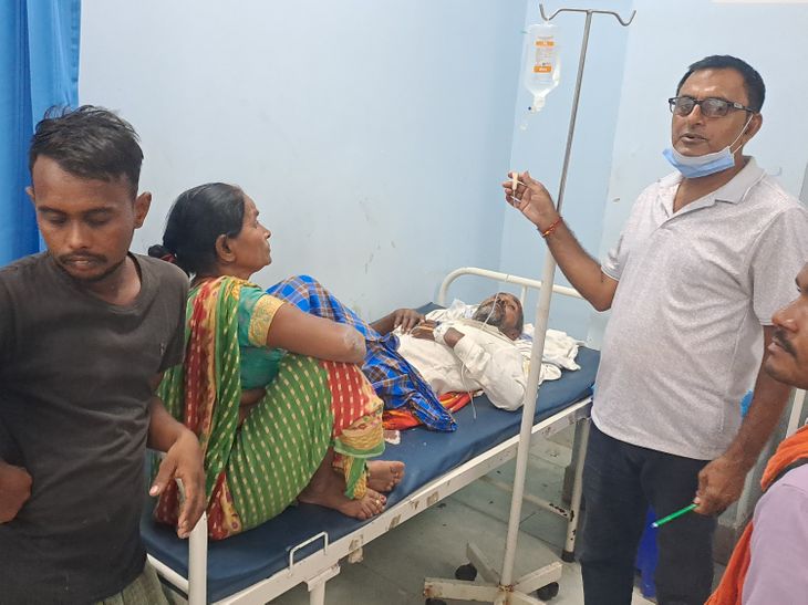 गोपालगंज में बिजली गिरने से बच्चे की मौत:बारिश से बचने के लिए झोपड़ी में छिपे,4 लोग झुलसे;सदर अस्पताल रेफर
