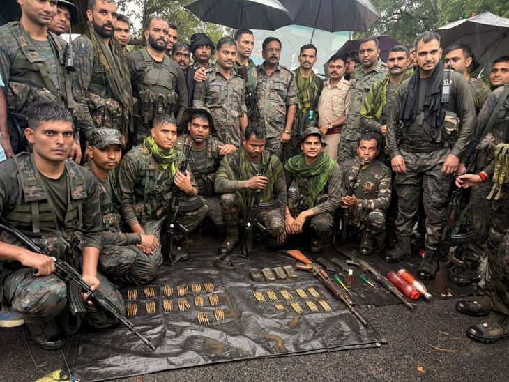 माओवादी ठिकानों से AKM और इंसास राइफल बरामद:जमशेदपुर में संयुक्त सर्च अभियान में भारी मात्रा में गोला-बारूद भी जब्त