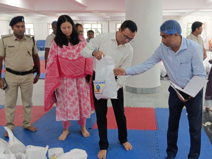 खगड़िया में बाढ़ से 1.59 लाख लोग पानी में:40 सामुदायिक रसोई-128 नावें चल रहीं; 6 बोट एंबुलेंस, 85 हैंडपंप-49 अस्थायी शौचालय लगाए गए