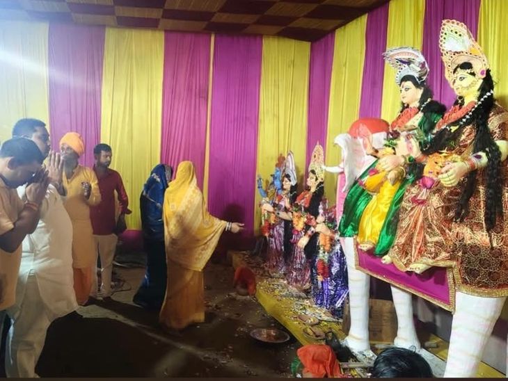 शिवदाहा में इंद्र पूजा का आयोजन:14 साल से हो रहा आयोजन, जुटी श्रद्धालुओं की भीड़