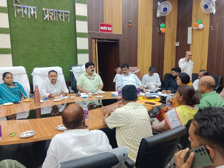 गया में कई वार्डों में नहीं पहुंच रहा पानी:अरबों की जलापूर्ति योजना के बाद भी पाइपलाइन में लीकेज, कम प्रेशर की शिकायत; पार्षदों की बुडको पर नाराजगी