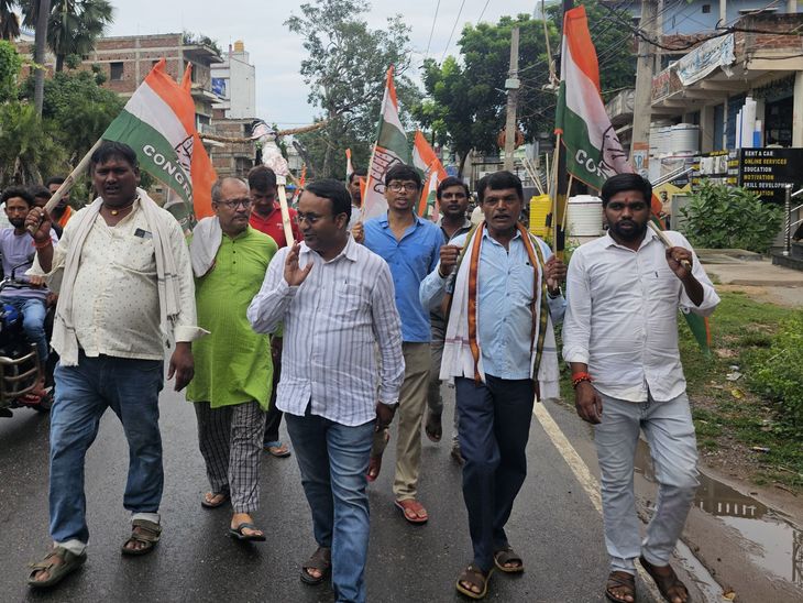 जमुई कांड के विरोध में युवा कांग्रेस का प्रदर्शन:मुख्यमंत्री का पुतला फूंका, राज्य सरकार के खिलाफ नारेबाजी; दोषियों पर कार्रवाई की मांग