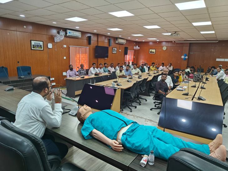 AIIMS की नौकरी छोड़ डॉ. अभिषेक लौटे गोपालगंज:बिहार के 18 जिलों में दी 50 हजार लोगों को मुफ्त CPR ट्रेनिंग, कोरोना काल में आया था ख्याल