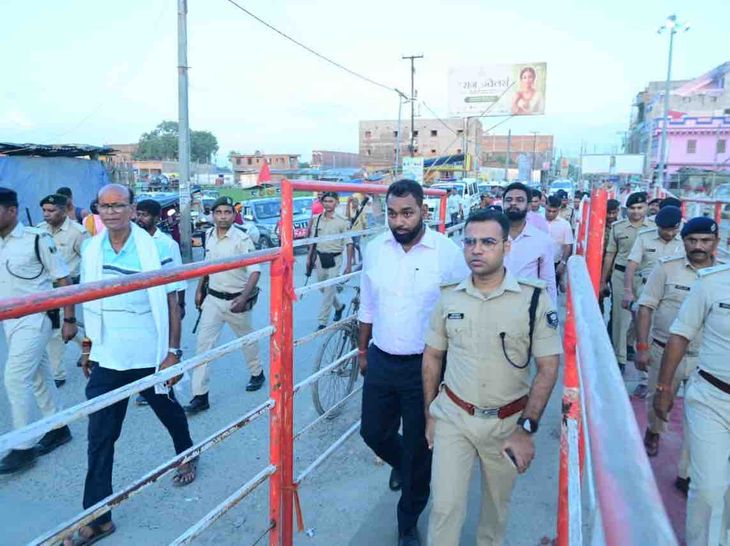 अरेराज में अनंत चतुर्दशी मेले की तैयारी पूरी:पहली बार सोमेश्वर हाई स्कूल मैदान में लगा जर्मन हैंगर, 1000 से अधिक गद्दों की व्यवस्था