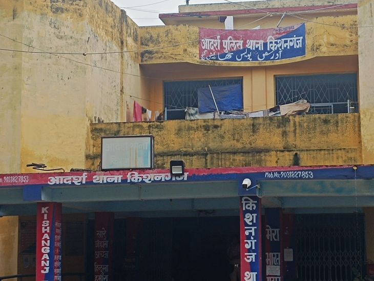 किशनगंज में 4050 किलो यूरिया पकड़ी, कालाबाजारी का खुलासा:कृषि विभाग ने जुगाड़ गाड़ी से 90 बोरा किया जब्त, FIR दर्ज