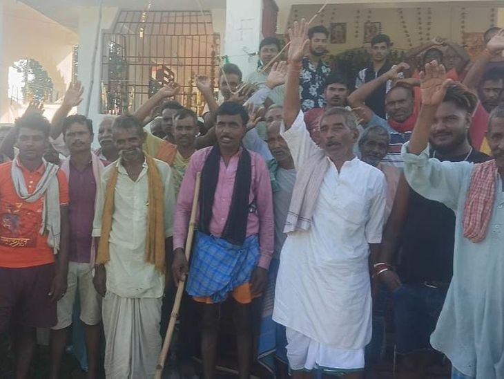 बेतिया में मंदिर की जमीन पर कब्जे का आरोप:करीब 1 एकड़ में मठ-झोपड़ी-दुकानें बनीं, अब पक्के मकान; ग्रामीणों ने DM से की शिकायत
