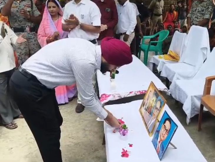 बेतिया में संत रविदास की 650वीं जयंती:DM ने दी श्रद्धांजलि, बोले- उनके विचार आज भी समाज को एकजुट करने की देते हैं प्रेरणा