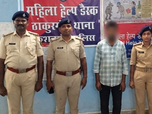 किशनगंज-अवैध लॉटरी टिकट के साथ एक अरेस्ट:1690 टिकट मिले, नकदी-मोबाइल; स्टेपलर और बिना नंबर का ई-रिक्शा जब्त
