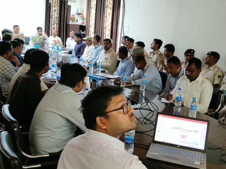 गलगलिया चेक पोस्ट पर बढ़ेगी सख्ती:किशनगंज में तस्करी और टैक्स चोरी रोकने के लिए डीएम-एसपी ने दिए निर्देश