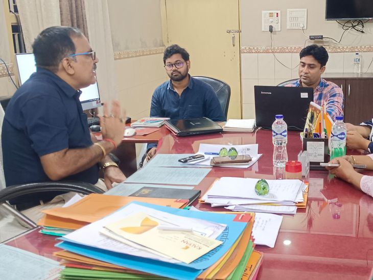 जीआईएस आधारित मास्टर प्लान की समीक्षा बैठक:नगर आयुक्त ने समय पर काम पूरा करने का दिया निर्देश