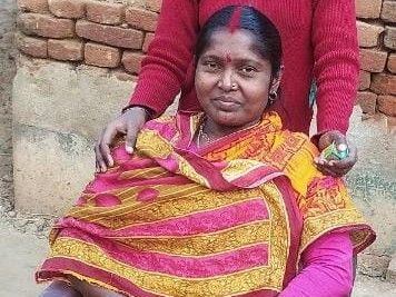 पाकुड़ की महिला पश्चिम बंगाल में गंगा कैनाल में बही:विश्वकर्मा पूजा पर पति के साथ स्नान करने गई थी, गहरे पानी में लापता