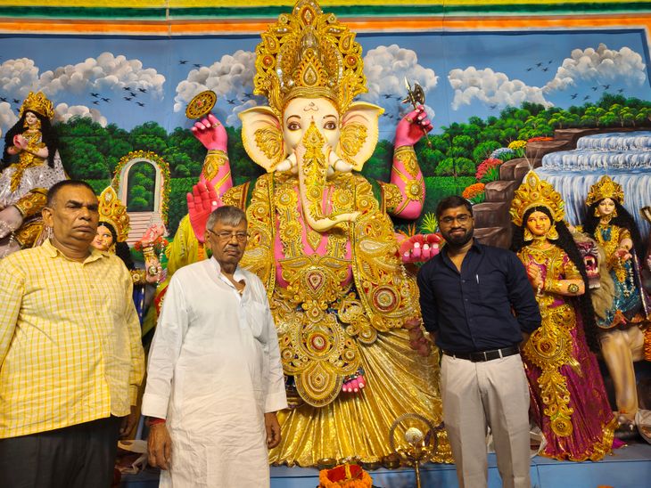 दानापुर में महाराष्ट्र की तर्ज पर दस दिवसीय गणेशोत्सव शुरू:भगवान गणेश की प्रतिमा की प्राण-प्रतिष्ठा, दर्शन के लिए श्रद्धालुओं की भीड़ उमड़ी