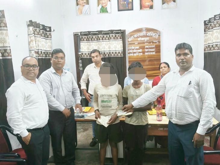 शेखपुरा में गैराज से 13 साल के 2 बच्चे मुक्त:बाल श्रम विभाग की टीम ने की छापेमारी, मालिक पर केस और जुर्माना