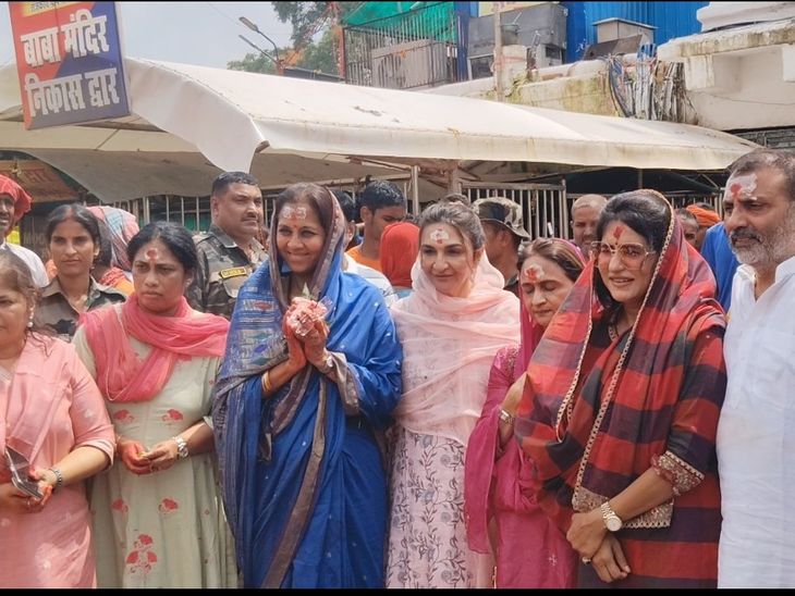 जन्माष्टमी पर सांसद सुप्रिया सुले बाबा बैद्यनाथ मंदिर पहुंची:सांसद निशिकांत दुबे ने स्वागत किया, विधि-विधान से पूजा-अर्चना की