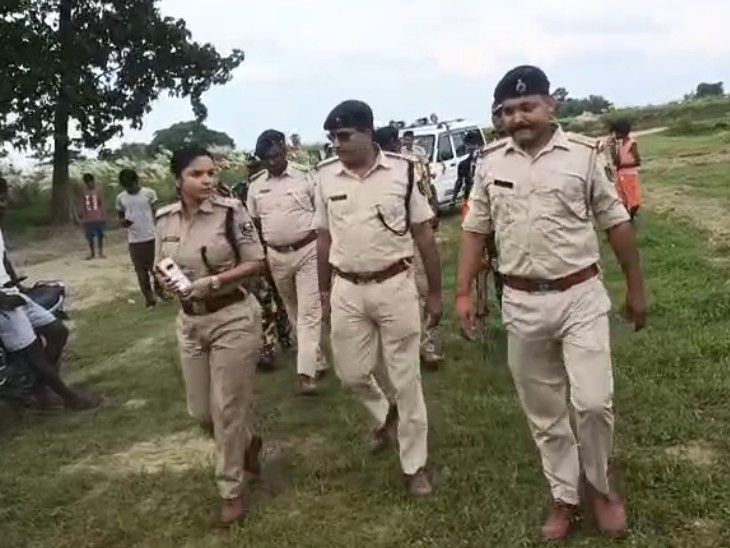 मुजफ्फरपुर दियारा में खून के धब्बे और जले अवशेष मिले:मोतिहारी का युवक दो दिन से लापता, पत्नी ने जताई हत्या की आशंका