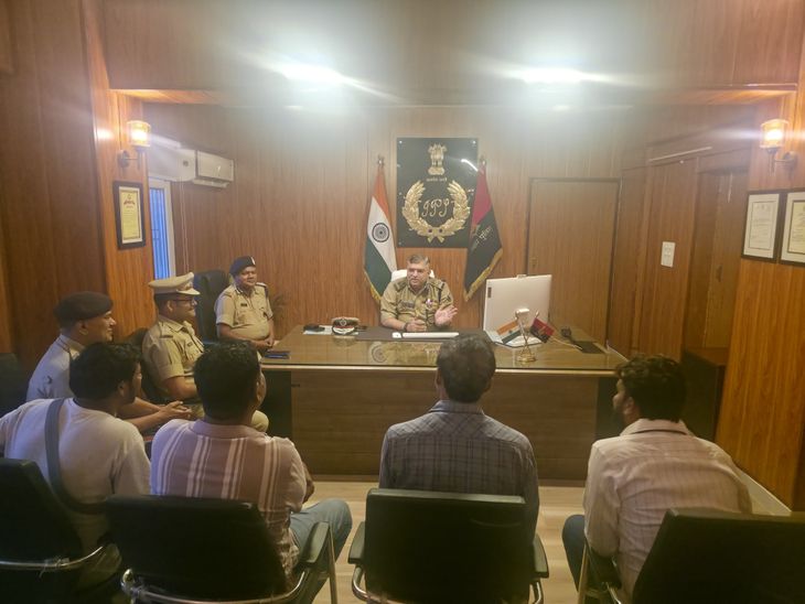 ADG ने मुजफ्फरपुर में SSP-SDPO कार्यालय का निरीक्षण किया:लंबित फाइलों की समीक्षा की, अपराध रोकने के दिए निर्देश